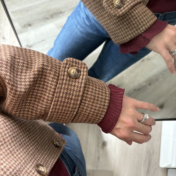 Women’s Camel Houndstooth Cropped Jacket - Picture 3 of 10